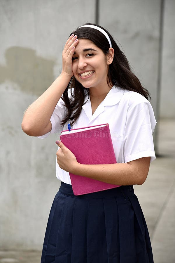 Jóvenes colombianos recibiendo transferencia de Renta Joven